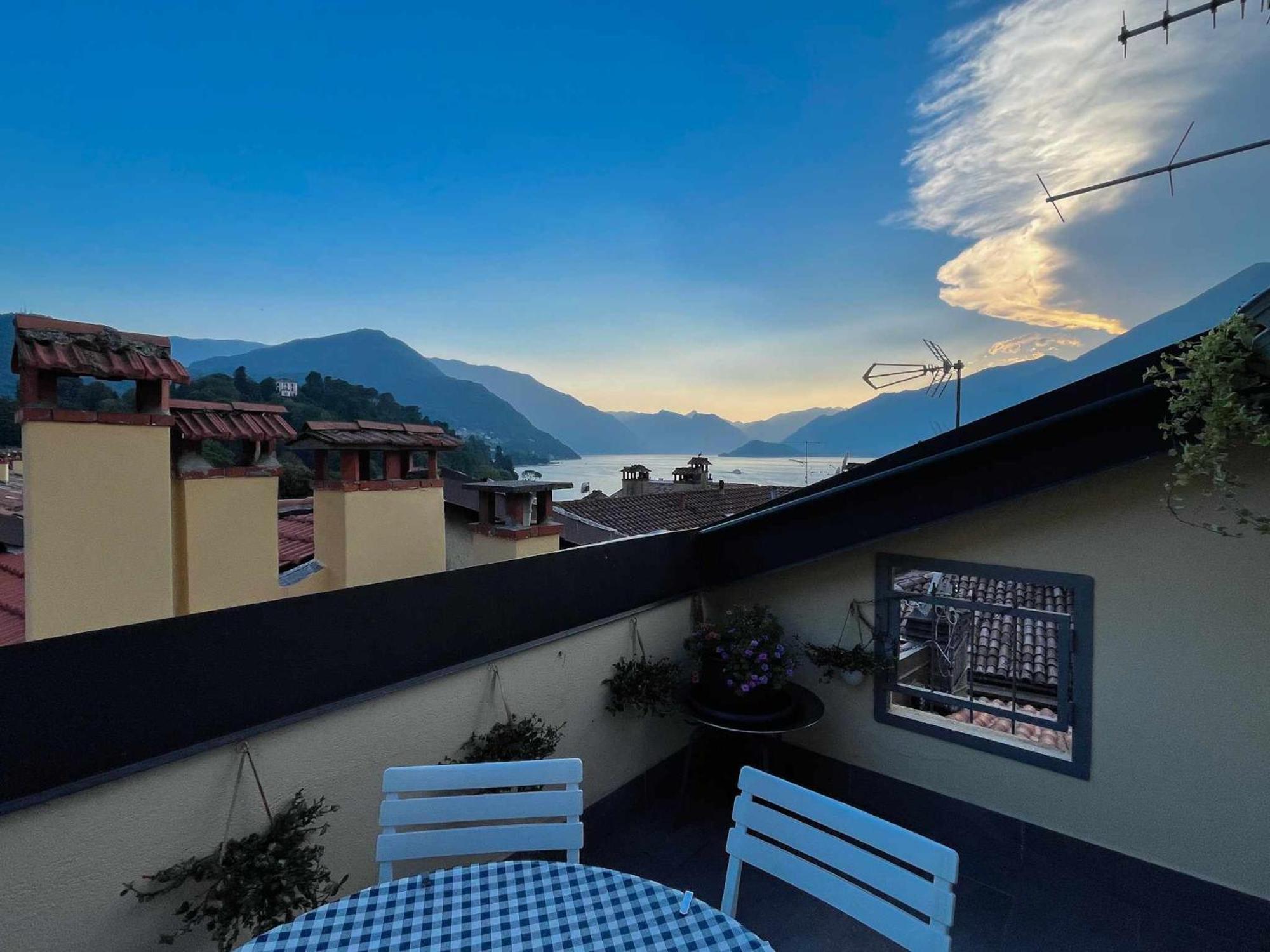 Skyway Apartment With Private Lake View Terrace Bellagio Luaran gambar